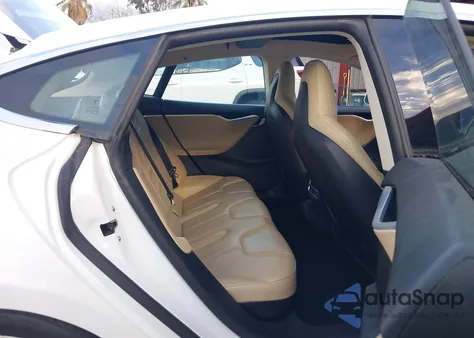 2013 Tesla Model S из США, поврежденный, VIN 5YJSA1CN7DFP04531